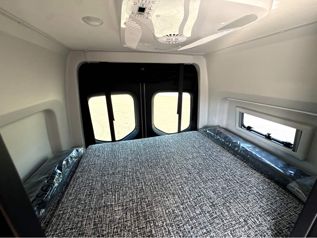 2027 Tiffin GH1 - Image 11