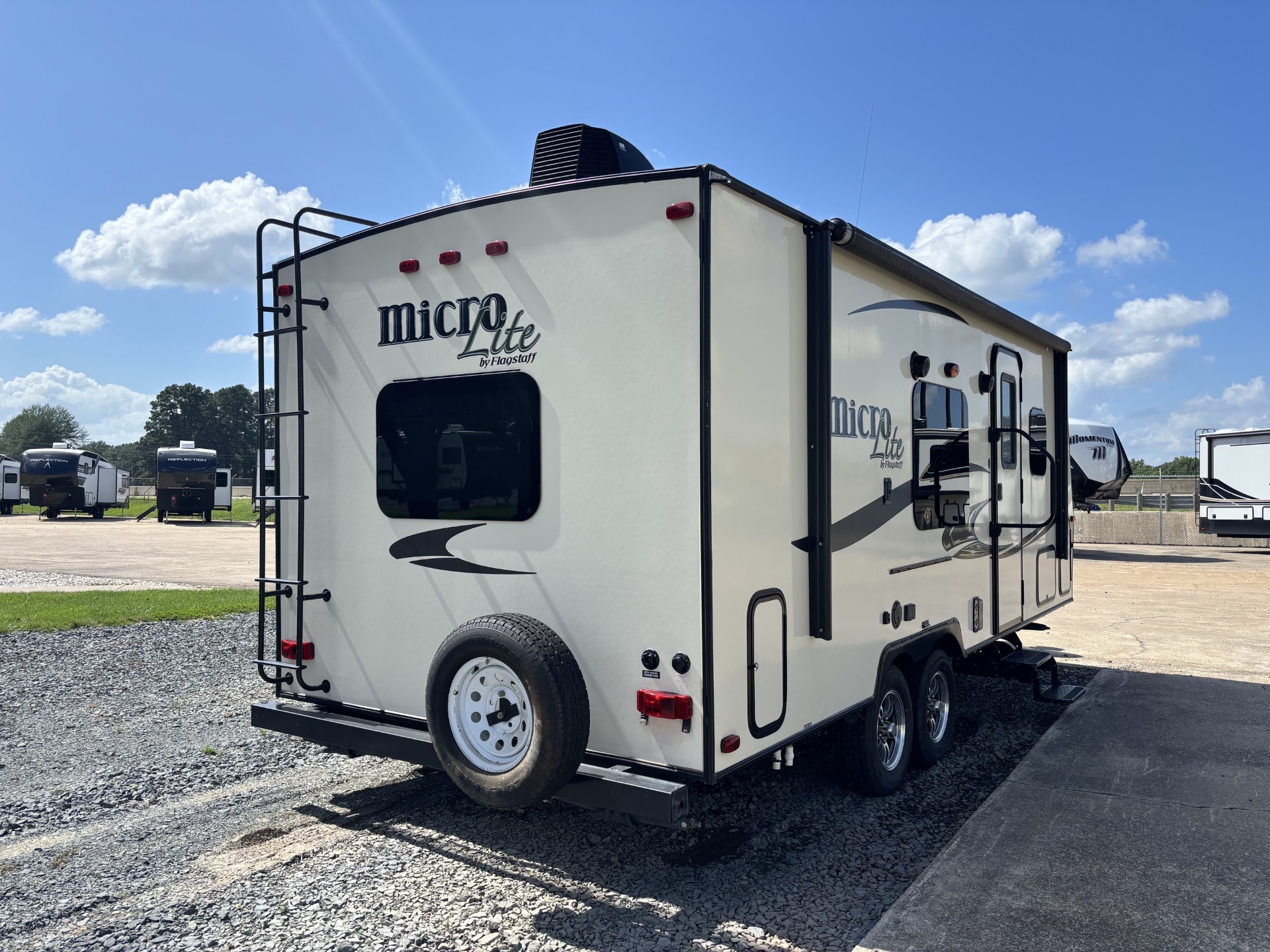 2016 Forest River Flagstaff Micro Lite 23FB - Image 8