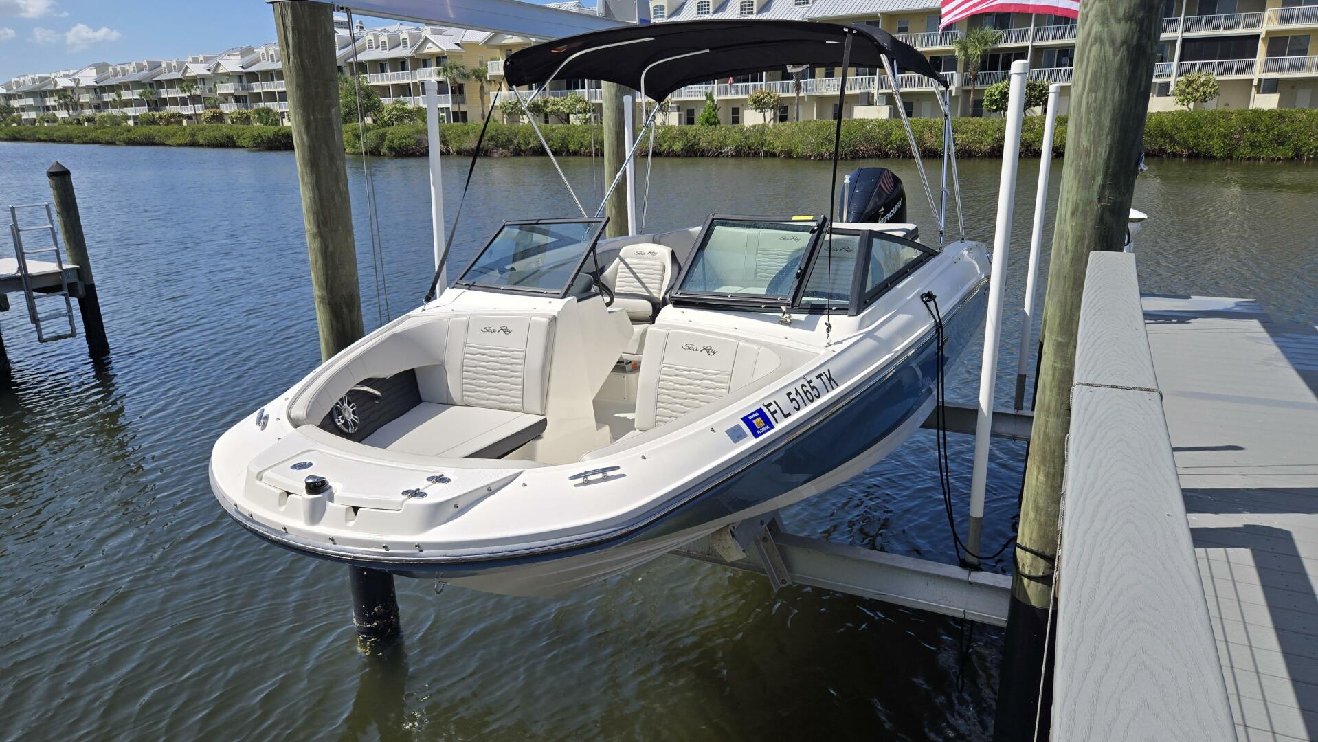 2023 Sea Ray SPX 210 OB - Image 3
