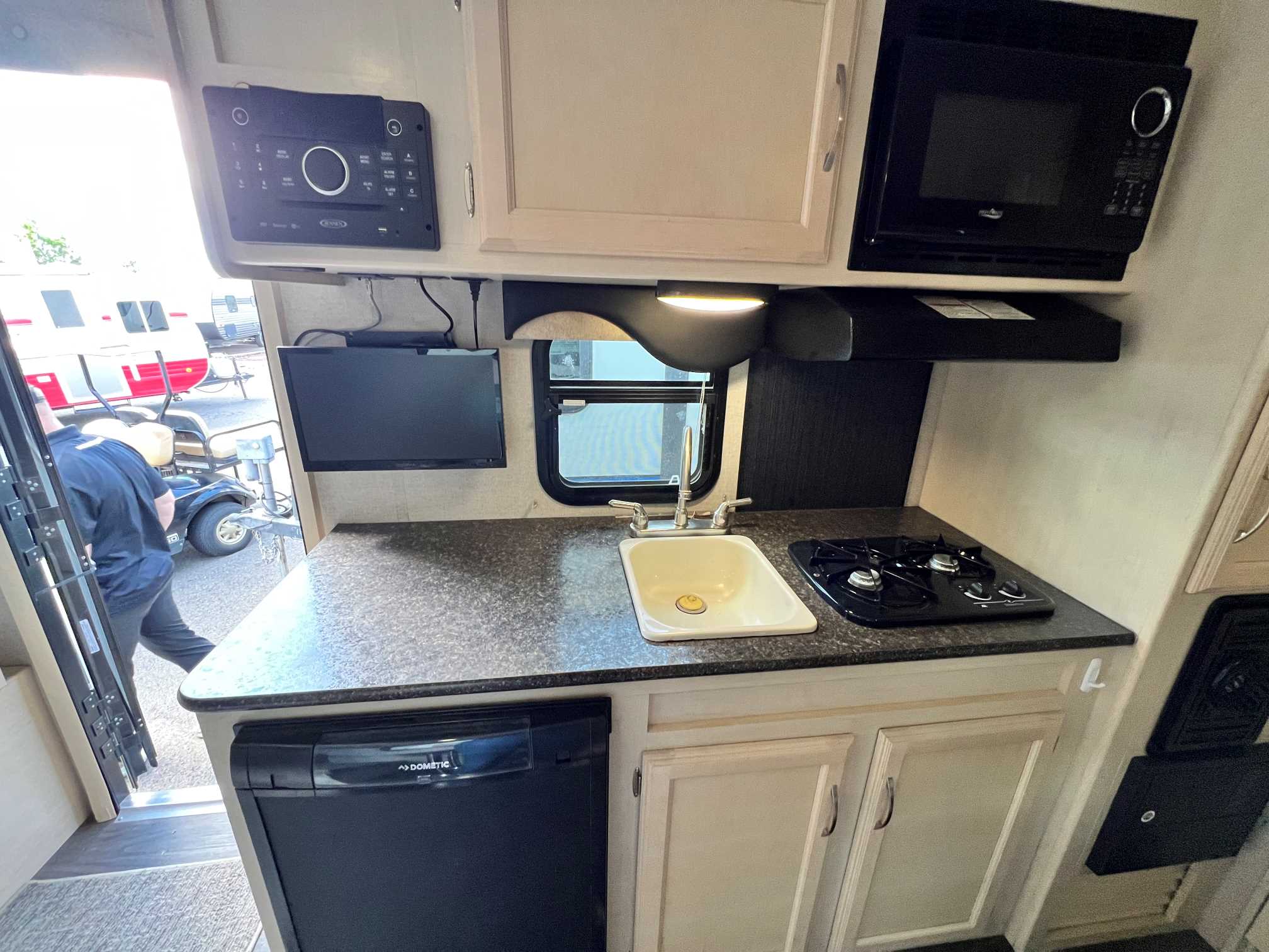 2018 Winnebago Micro Minnie 1700BH - Image 13