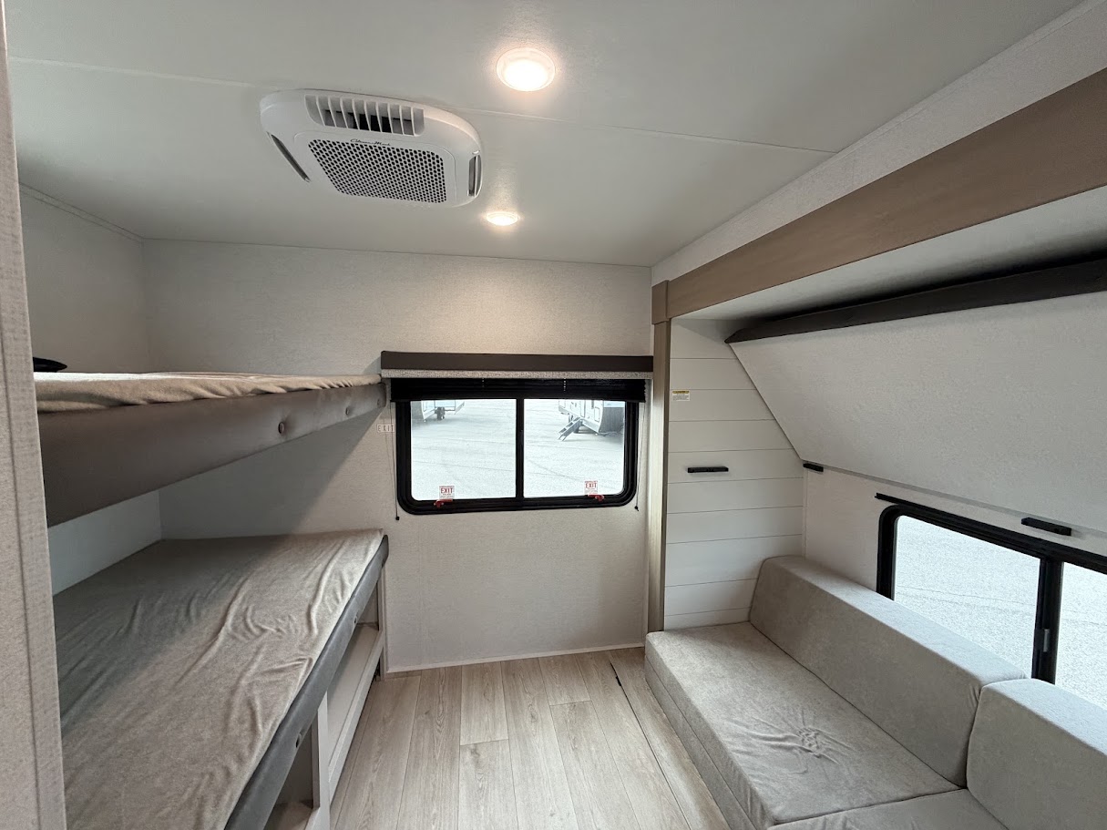 2027 JAYCO JAY FLIGHT 325BHT - Image 42
