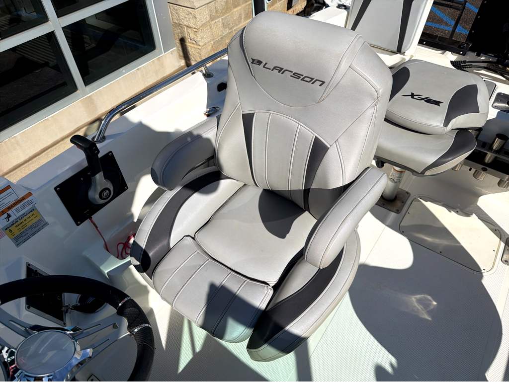 2019 Larson DFX 1750 - Image 21