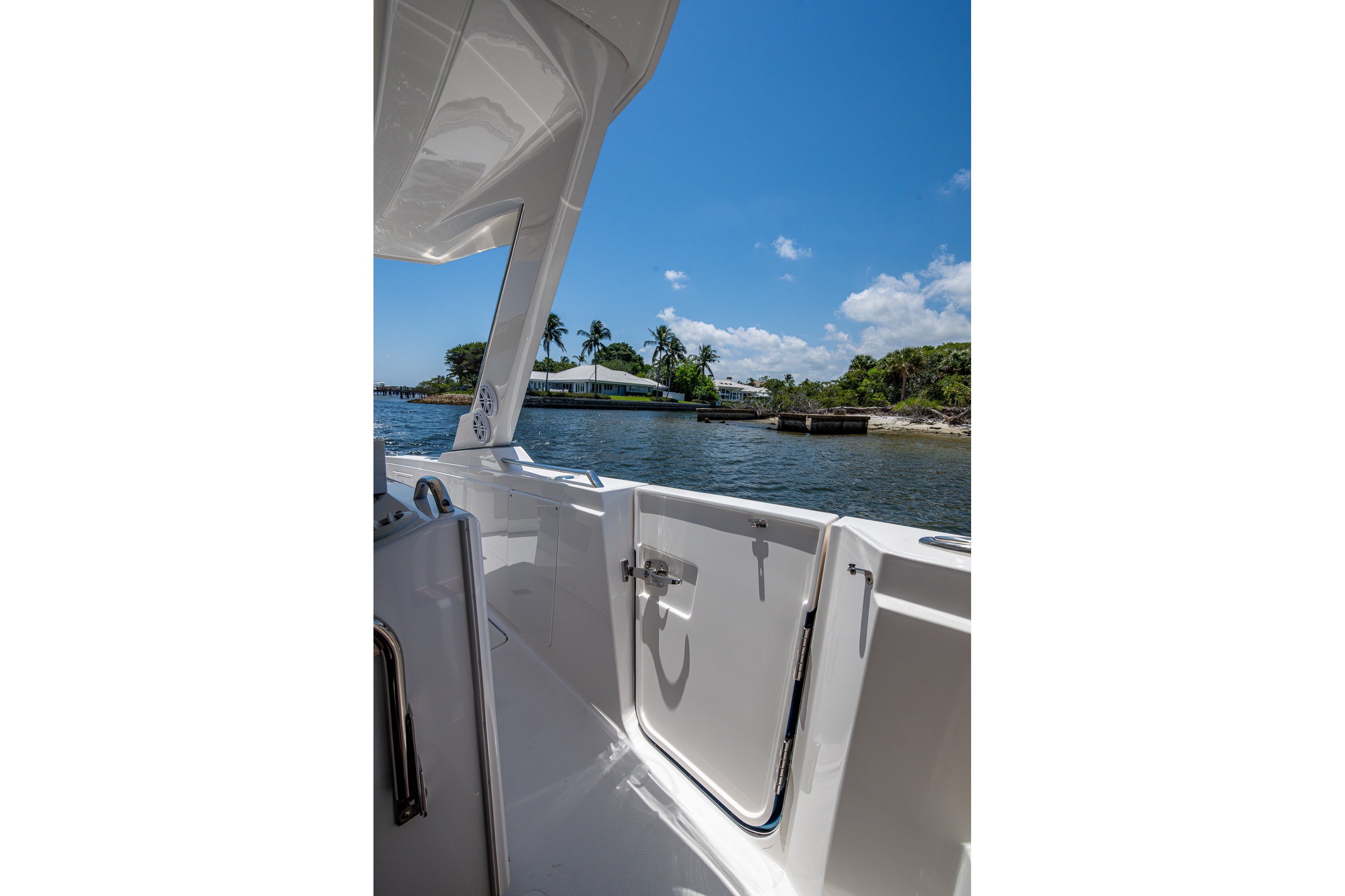 2024 Tiara Yachts 38 LS Base - Image 34