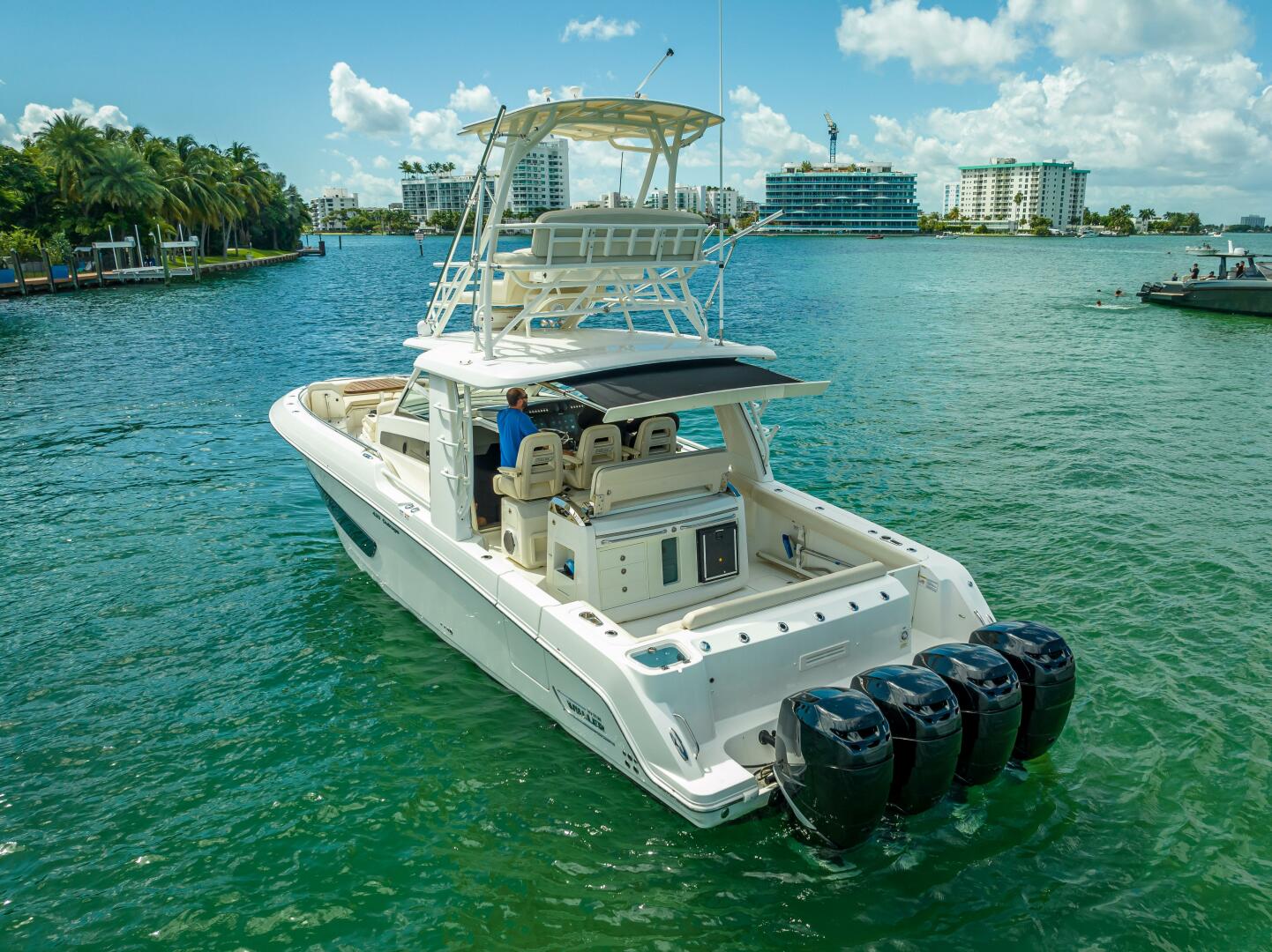 2016 Boston Whaler - Image 11