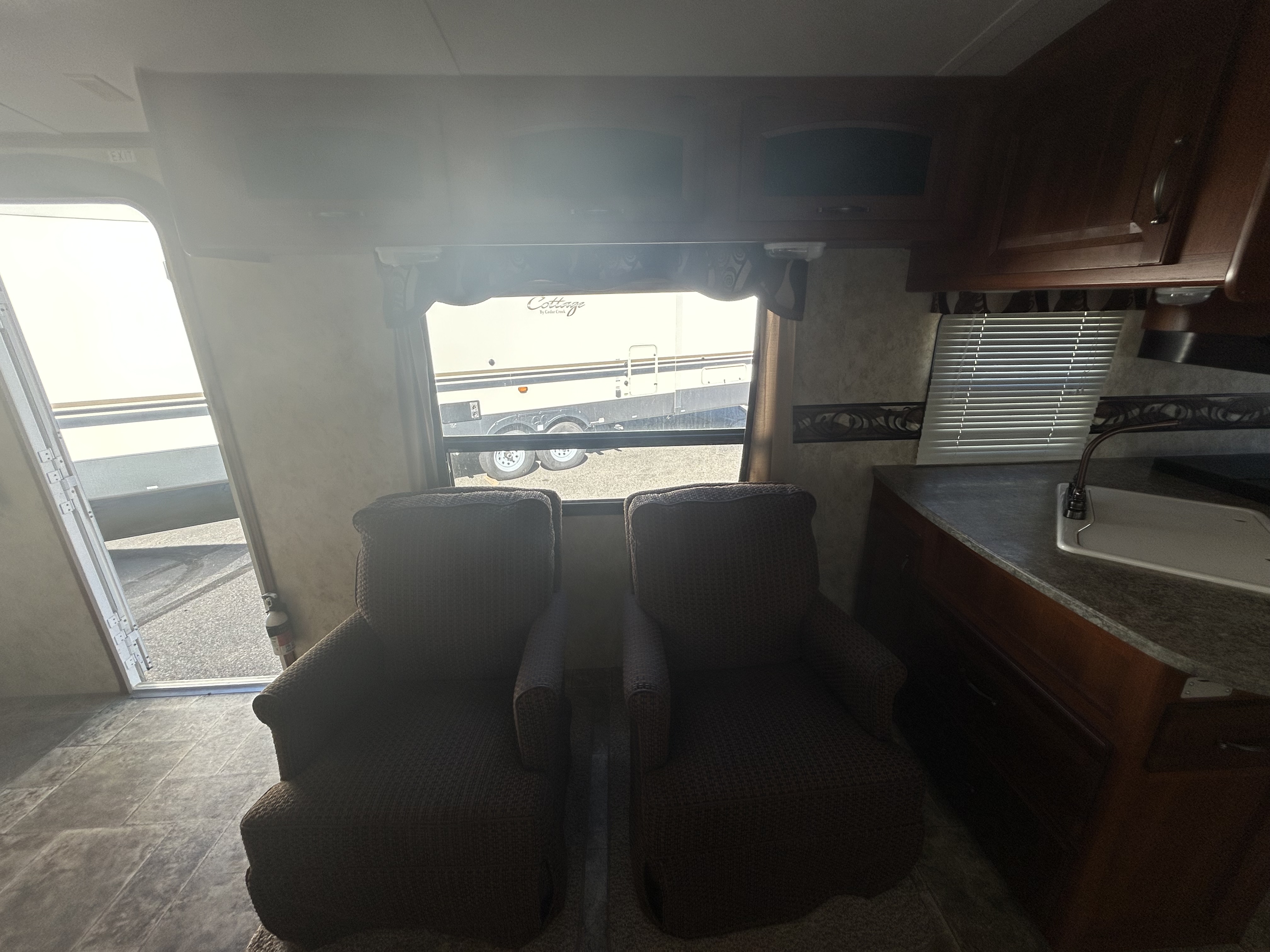 2012 Keystone Cougar XLite 31RKS - Image 9