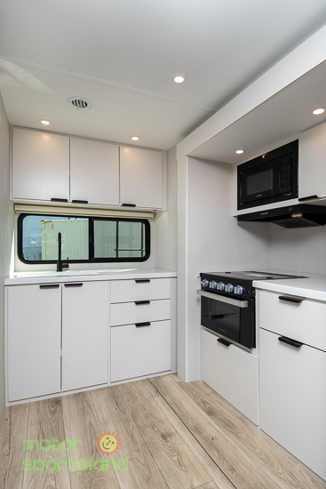 2026 Winnebago Thrive 22MLS - Image 27