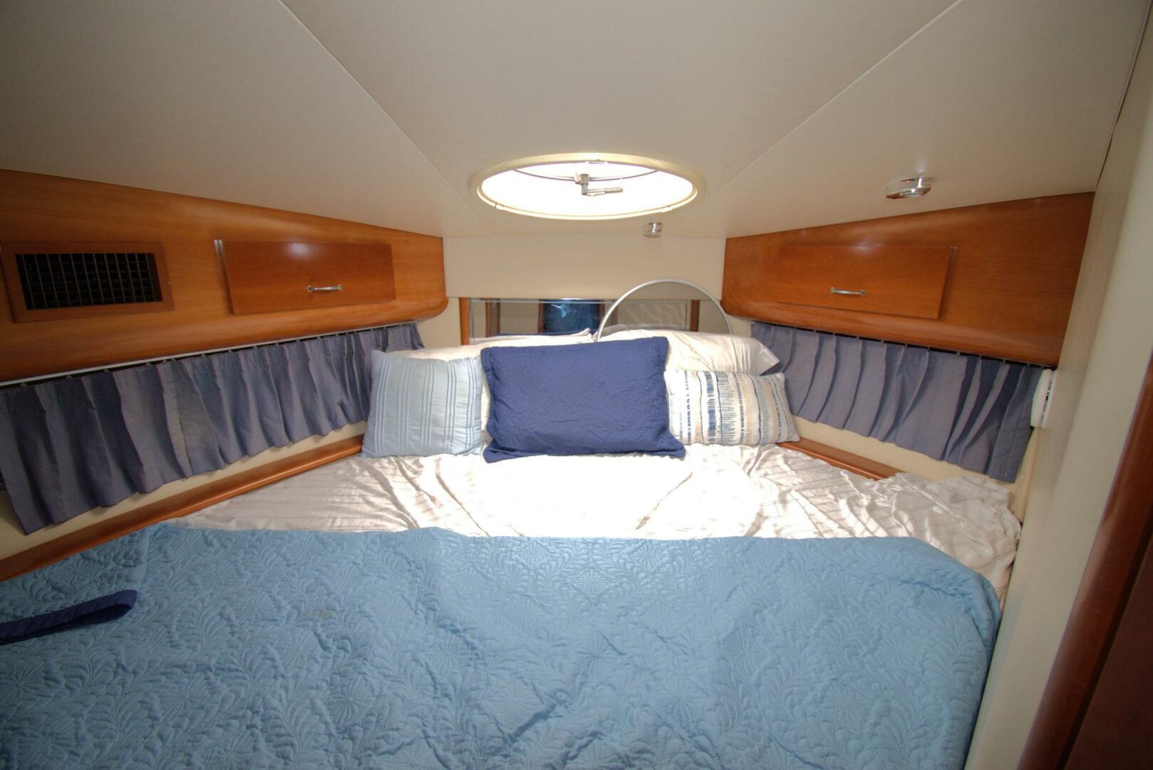 2005 Carver 444 Cockpit Motor Yacht - Image 38