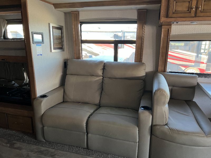 2023 Holiday Rambler Navigator 38N - Image 7