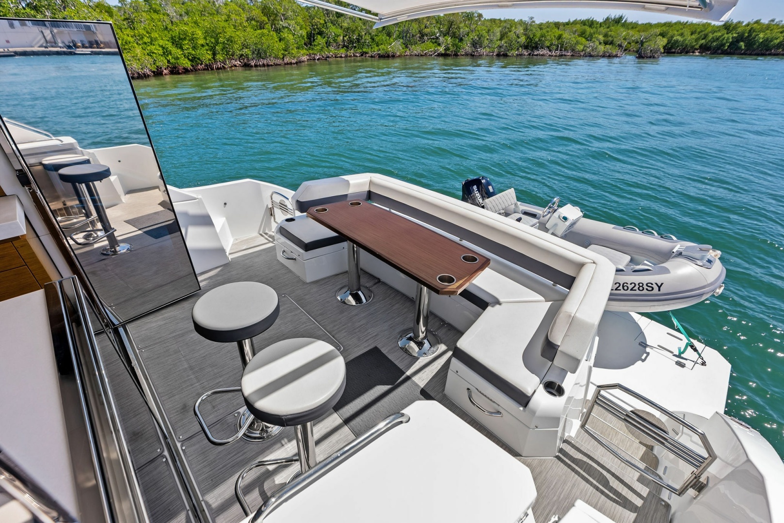 2019 Cruisers Yachts 54 Cantius - Image 18