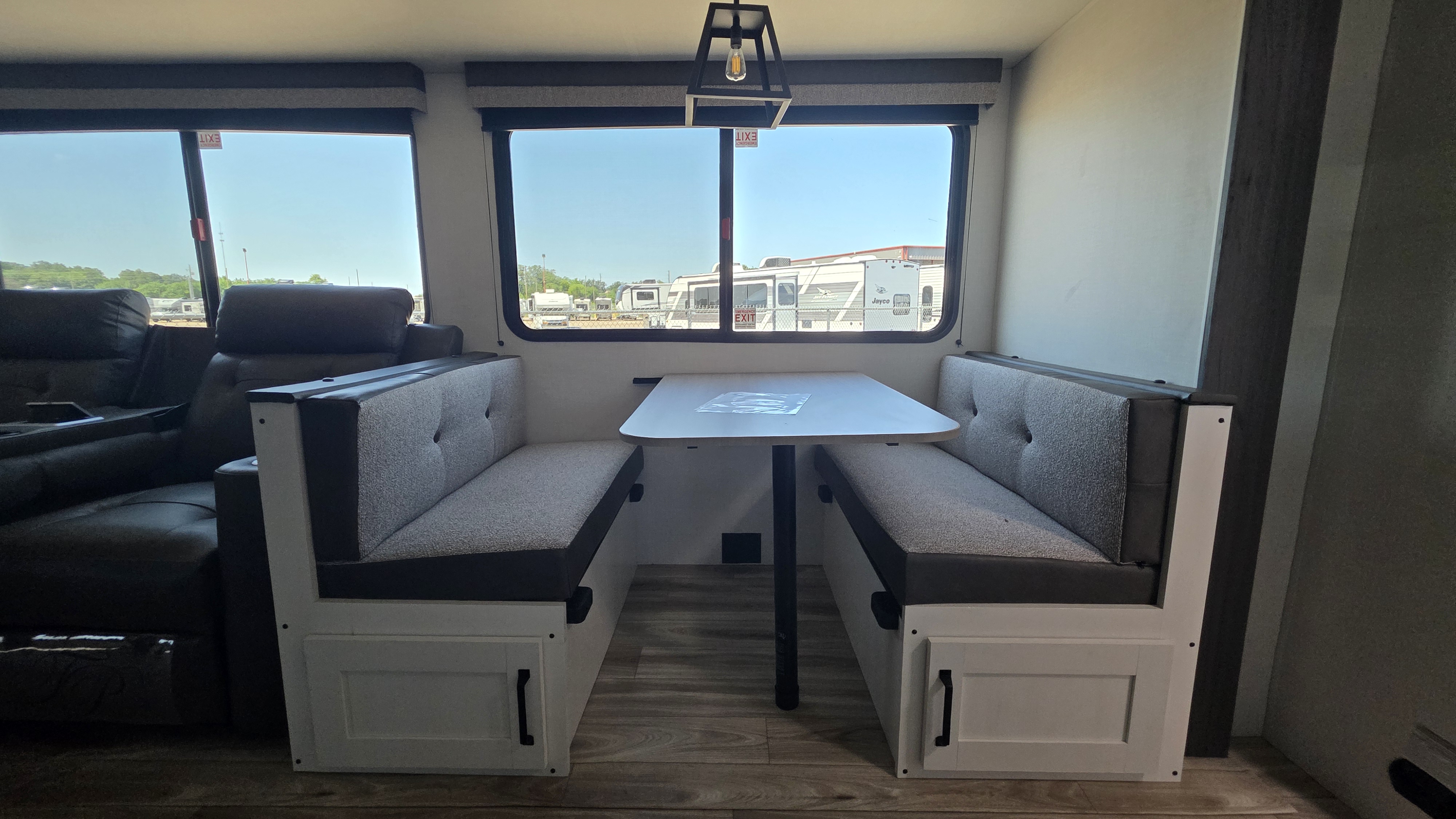 2027 VENTURE RV SIENNA 311VDB - Image 18