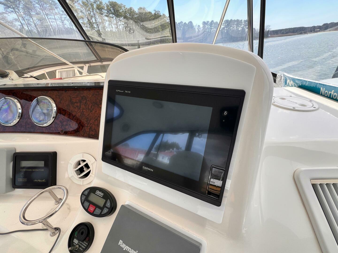 2004 Sea Ray 480 Sedan Bridge - Image 38