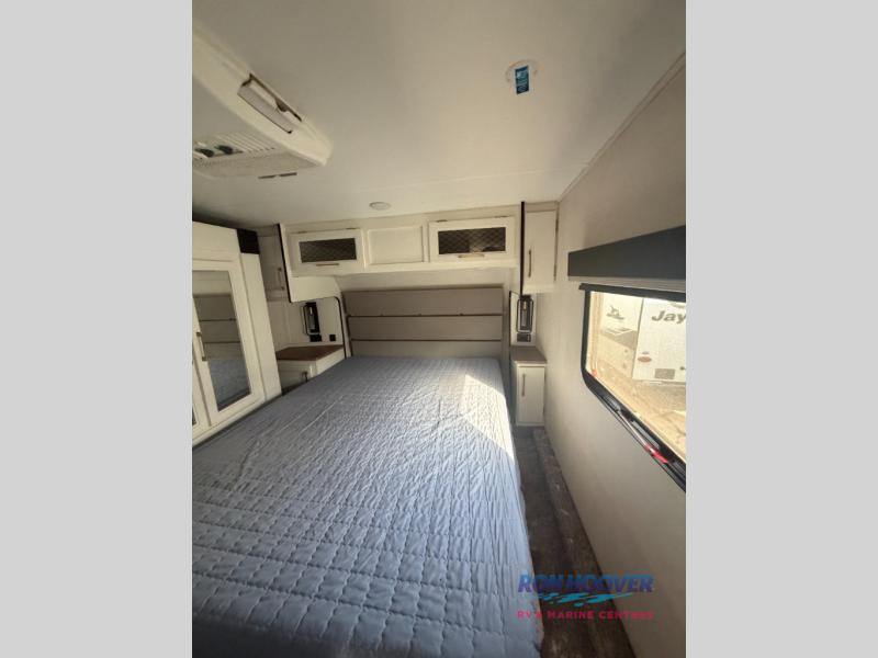 2022 FOREST RIVER CRUSADER 335RLP - Image 7