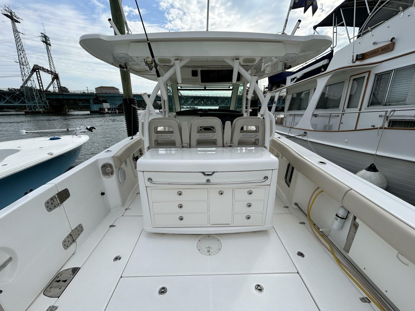 2017 Boston Whaler 370 Outrage - Image 4
