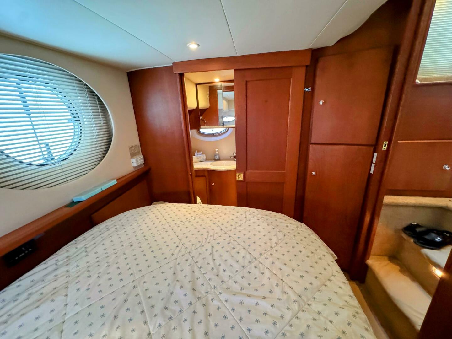 2005 Silverton 35 Motor Yacht - Image 43