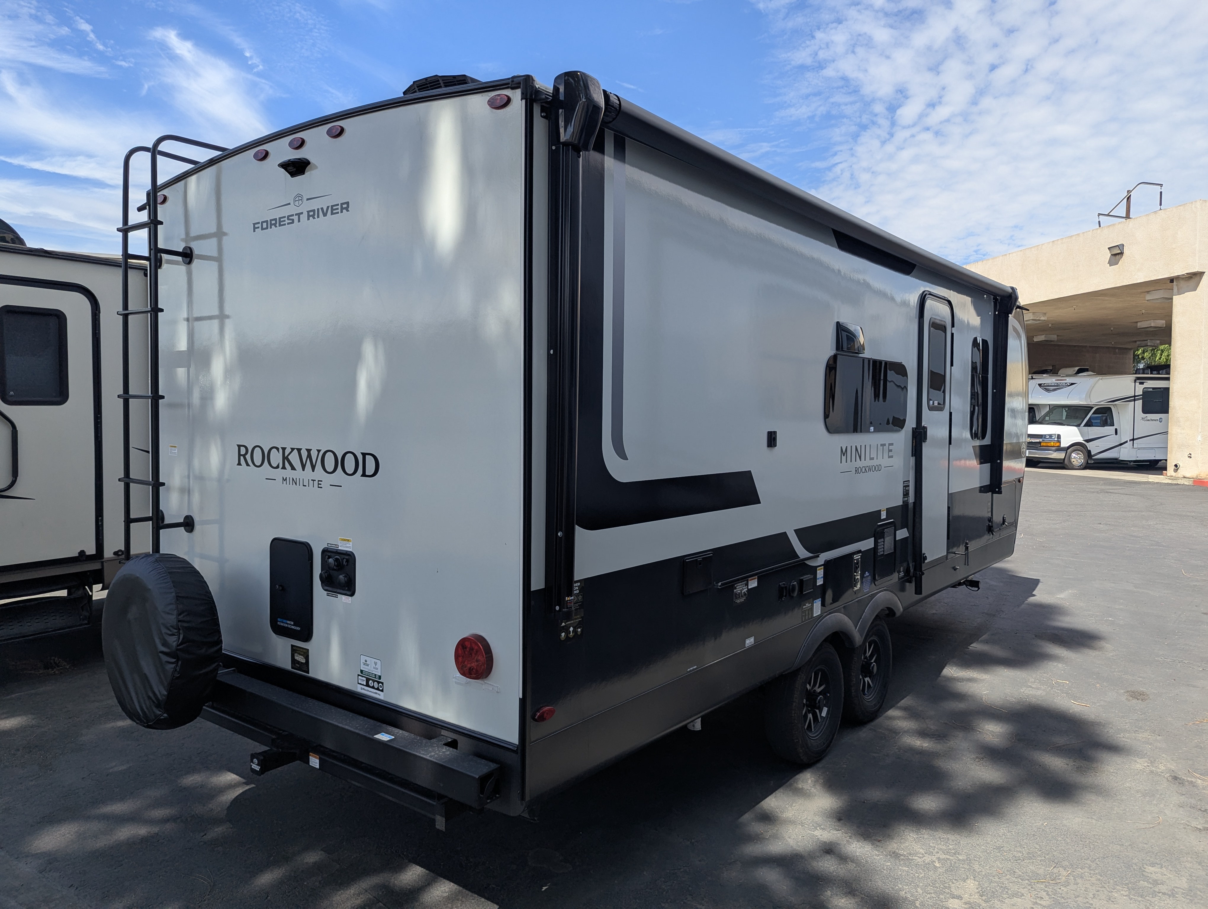 2027 Forest River Rockwood Mini Lite 2520BH - Image 8