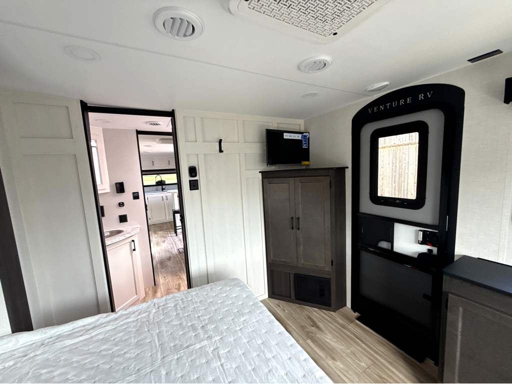 2027 VENTURE RV STRATUS 262VFK - Image 25