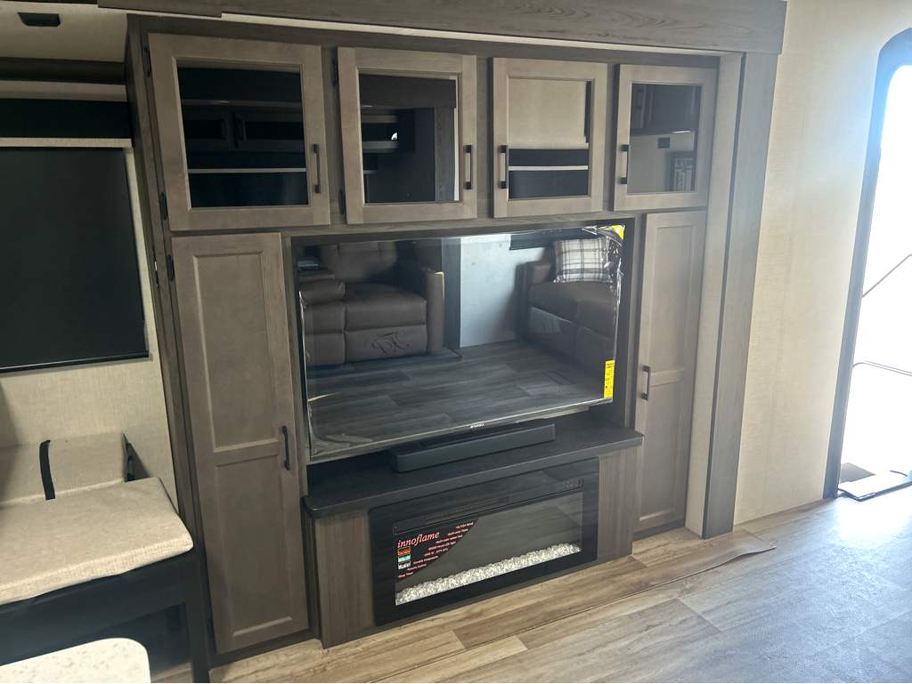 2026 VENTURE RV SPORTTREK 333VFK - Image 12