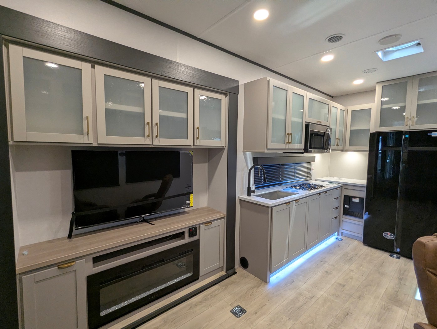2027 Forest River Stealth 3300 - Image 31