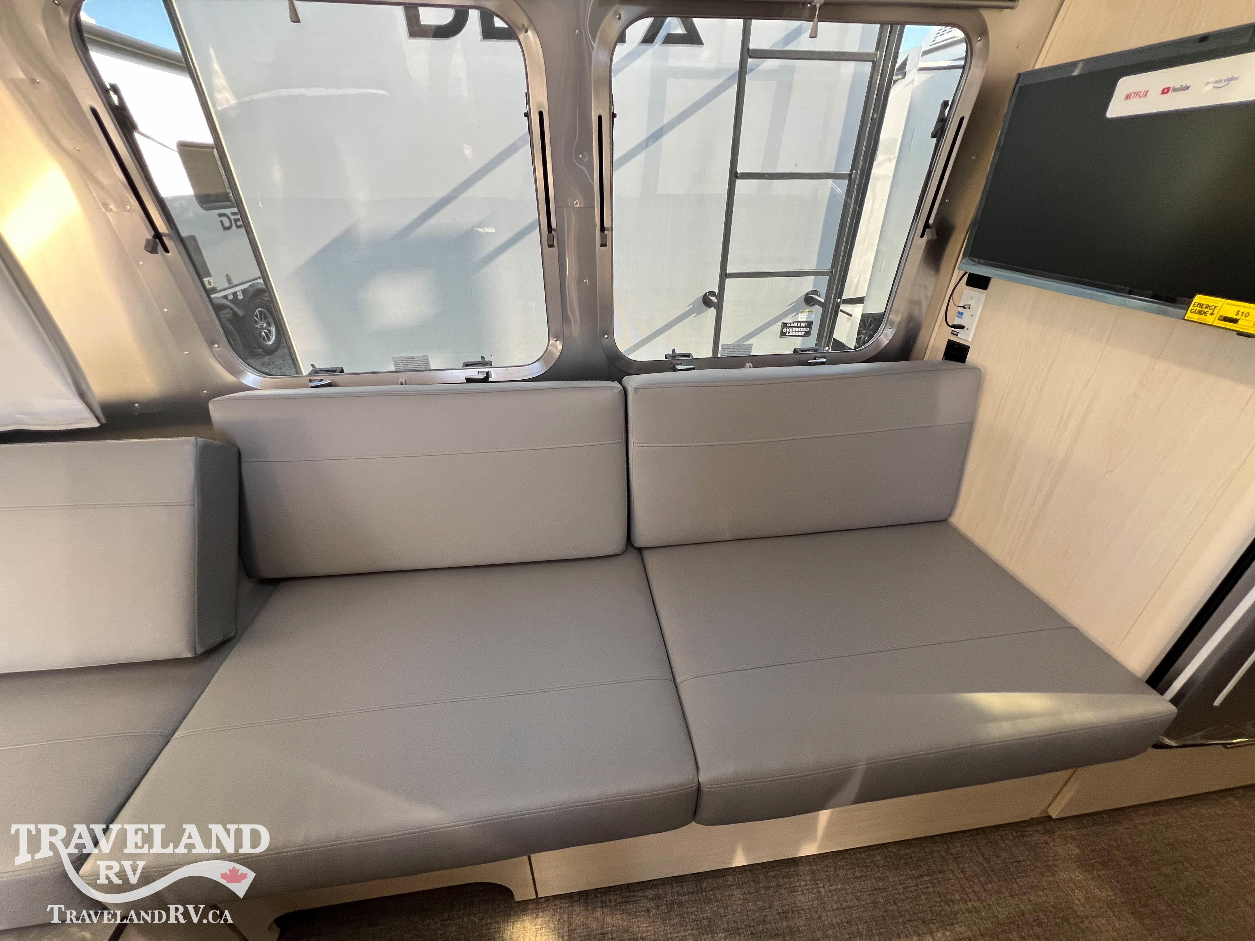 2026 Airstream Flying Cloud 25FB - Image 9