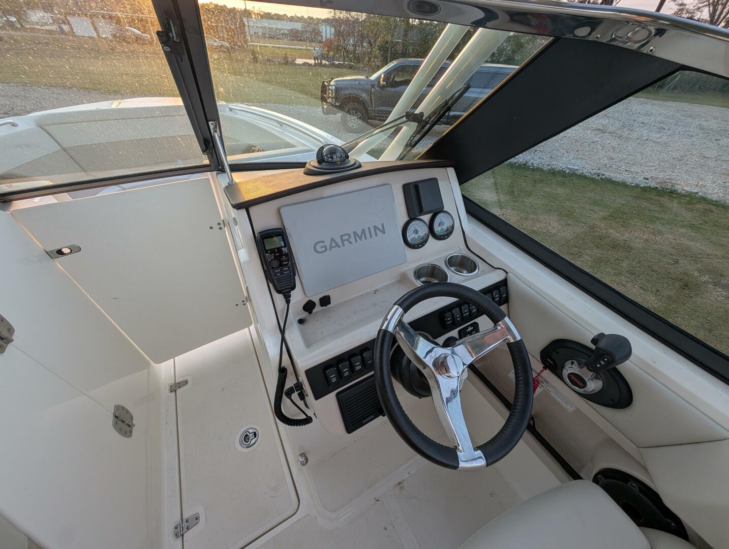 2023 Boston Whaler 240 Vantage - Image 30