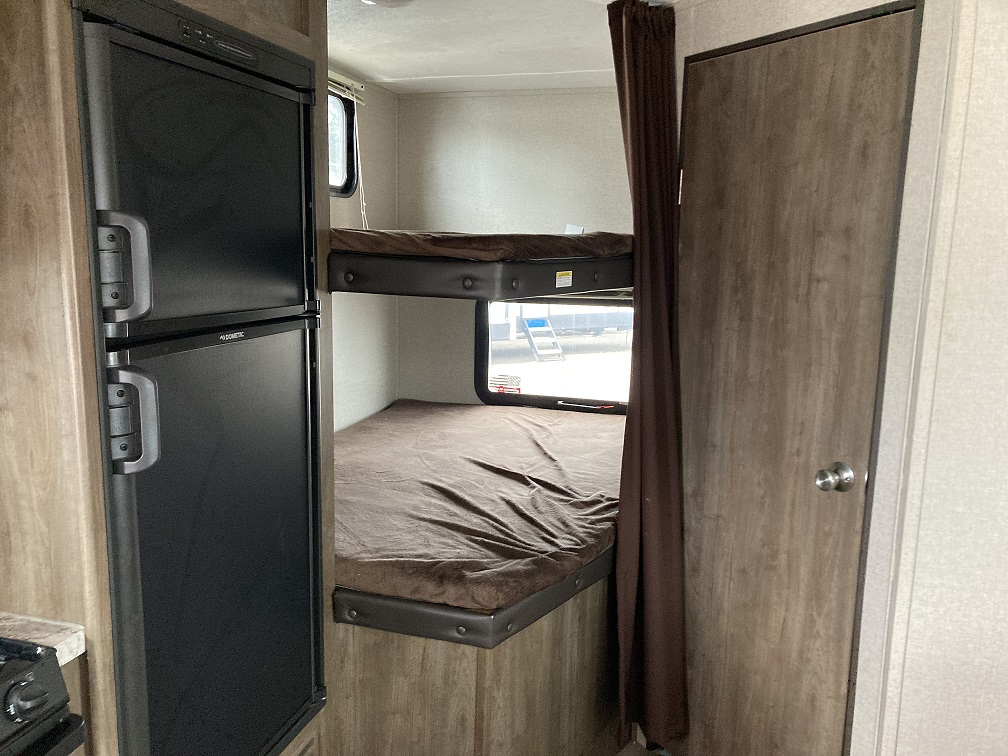 2018 Dutchmen Coleman Lantern 244BH - Image 11
