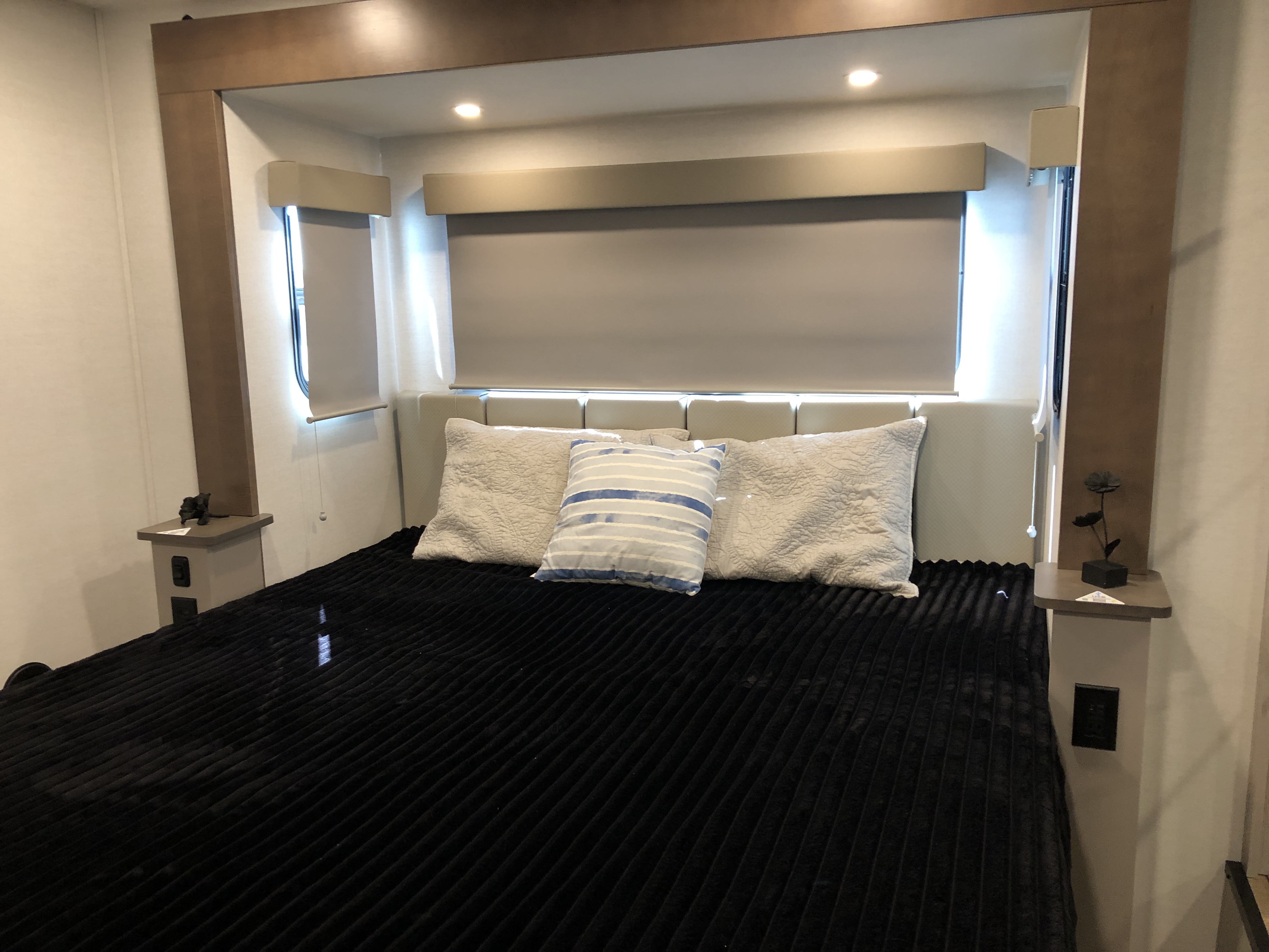 2026 Alliance RV Avenue 332RL - Image 28