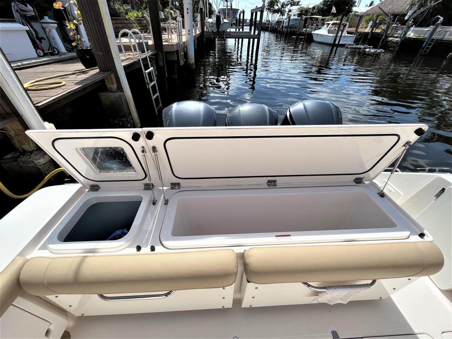 2016 Pursuit OS 385 Offshore - Image 12