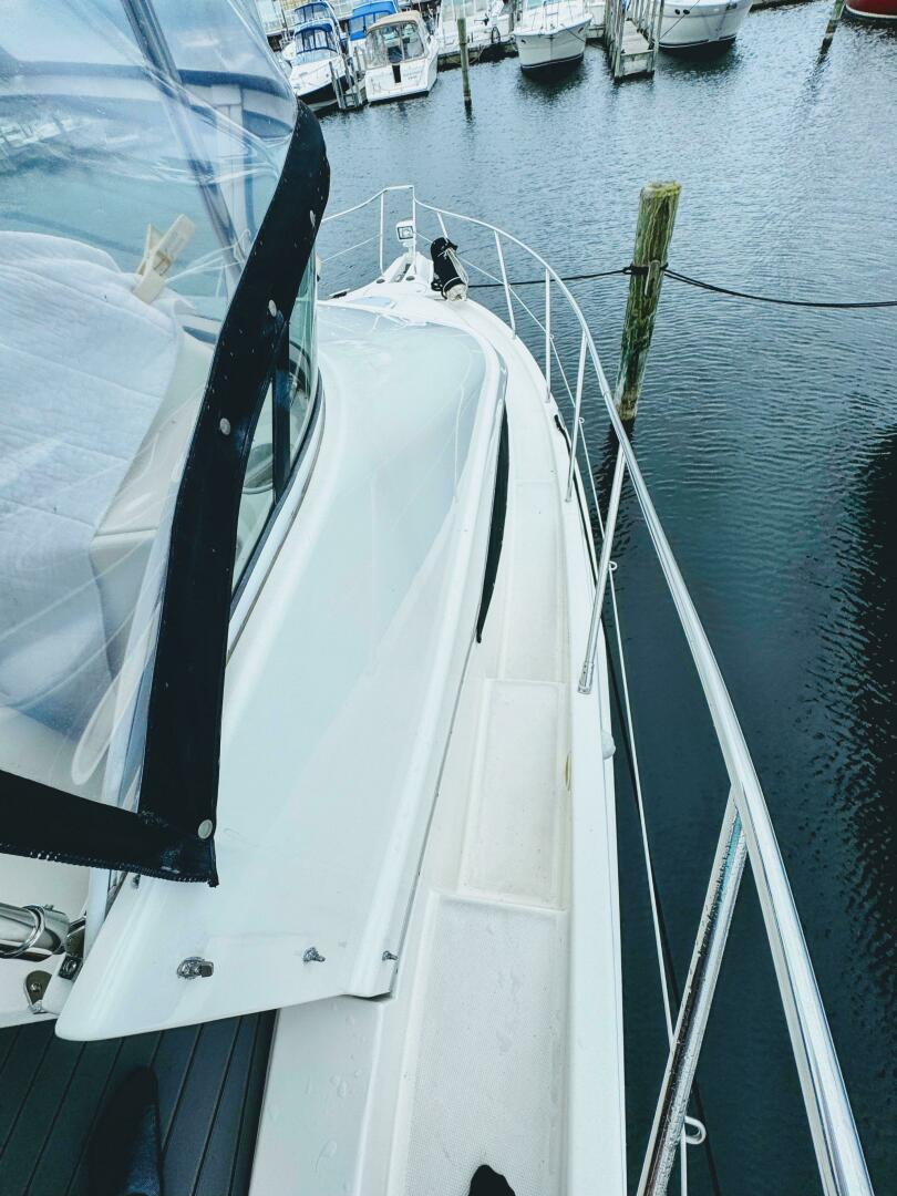 2005 Silverton 35 Motor Yacht - Image 9