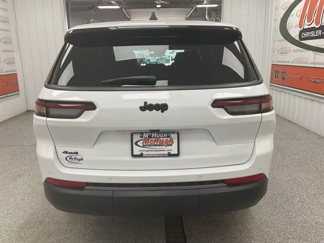 2026 Jeep Grand-Cherokee-L Laredo Altitude 4x4 - Image 8