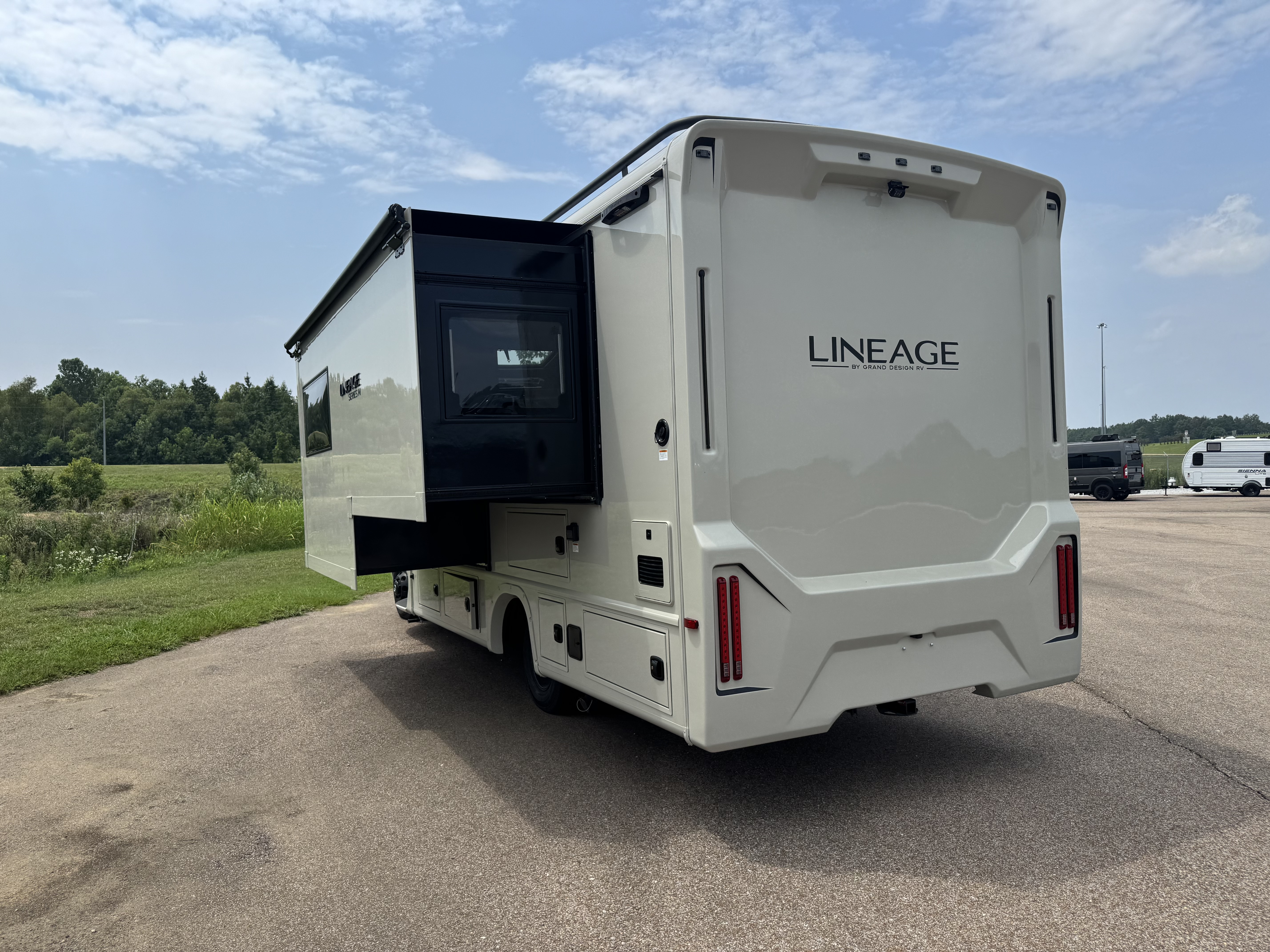 2027 Grand Design Lineage Series M 25FW - Image 3