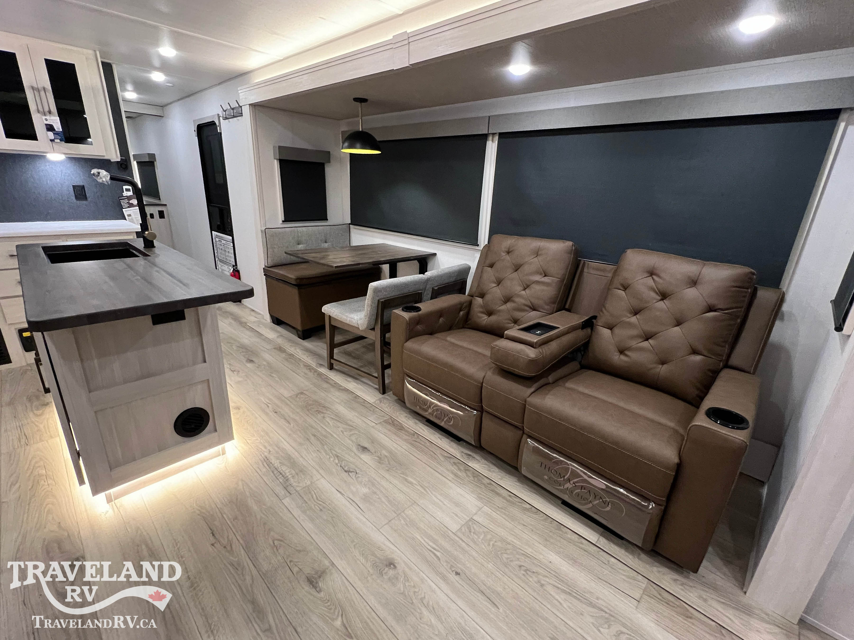 2026 Forest River Grand Surveyor 305RLBS - Image 24