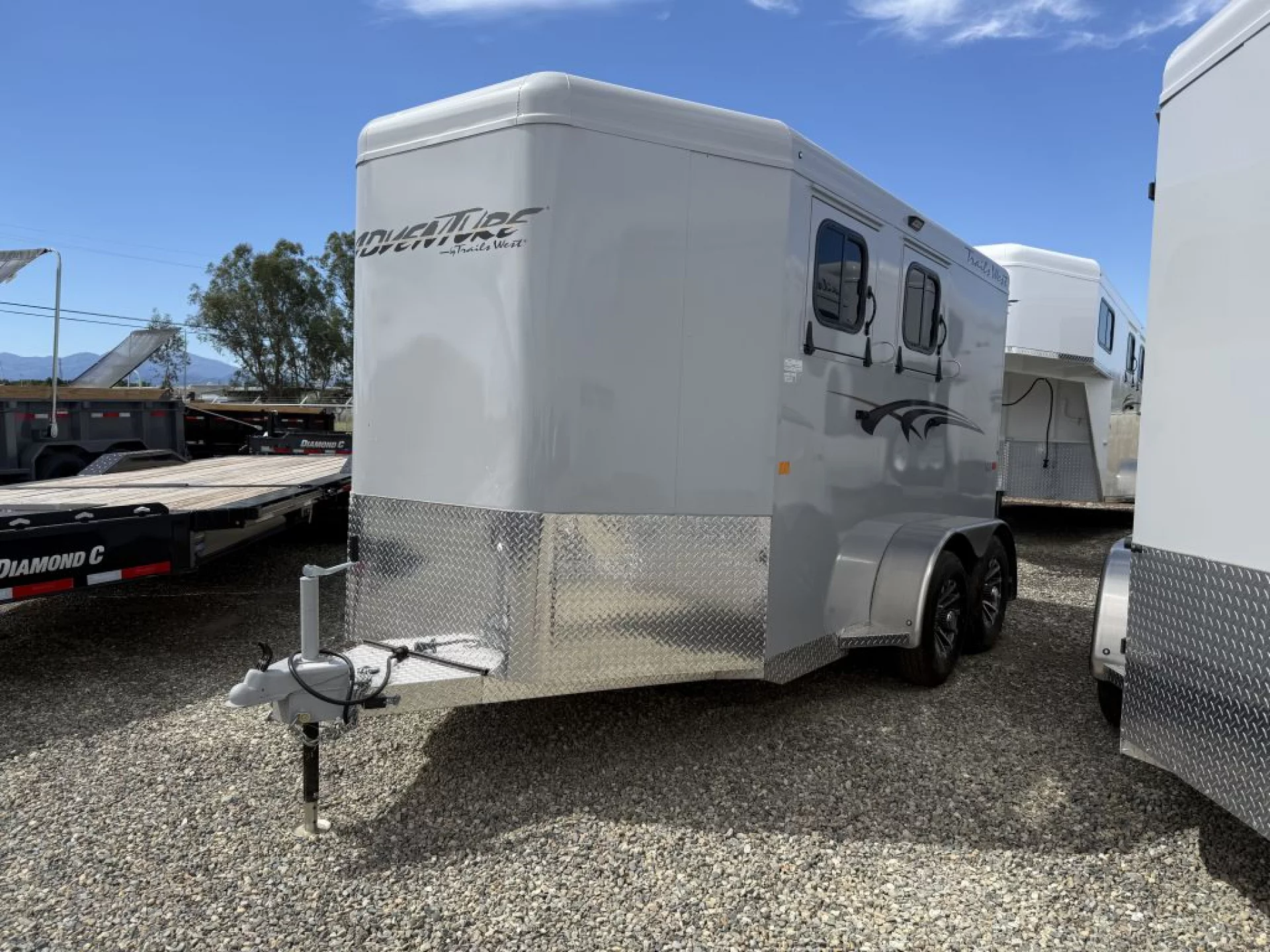 2026 TRAILS WEST TRAILS WEST ADVENTURE MX II 2 HORSE BUMPER PULL 2H BP 2 HORSE - Image 2