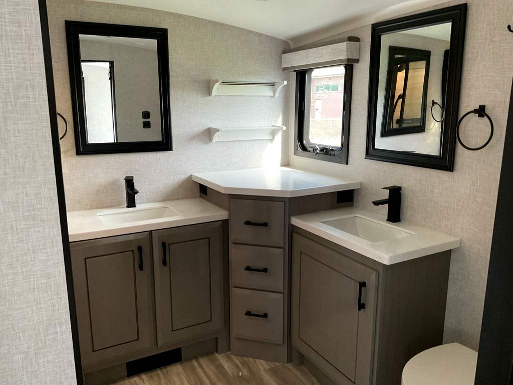 2025 JAYCO PINNACLE 38 FLGS - Image 15