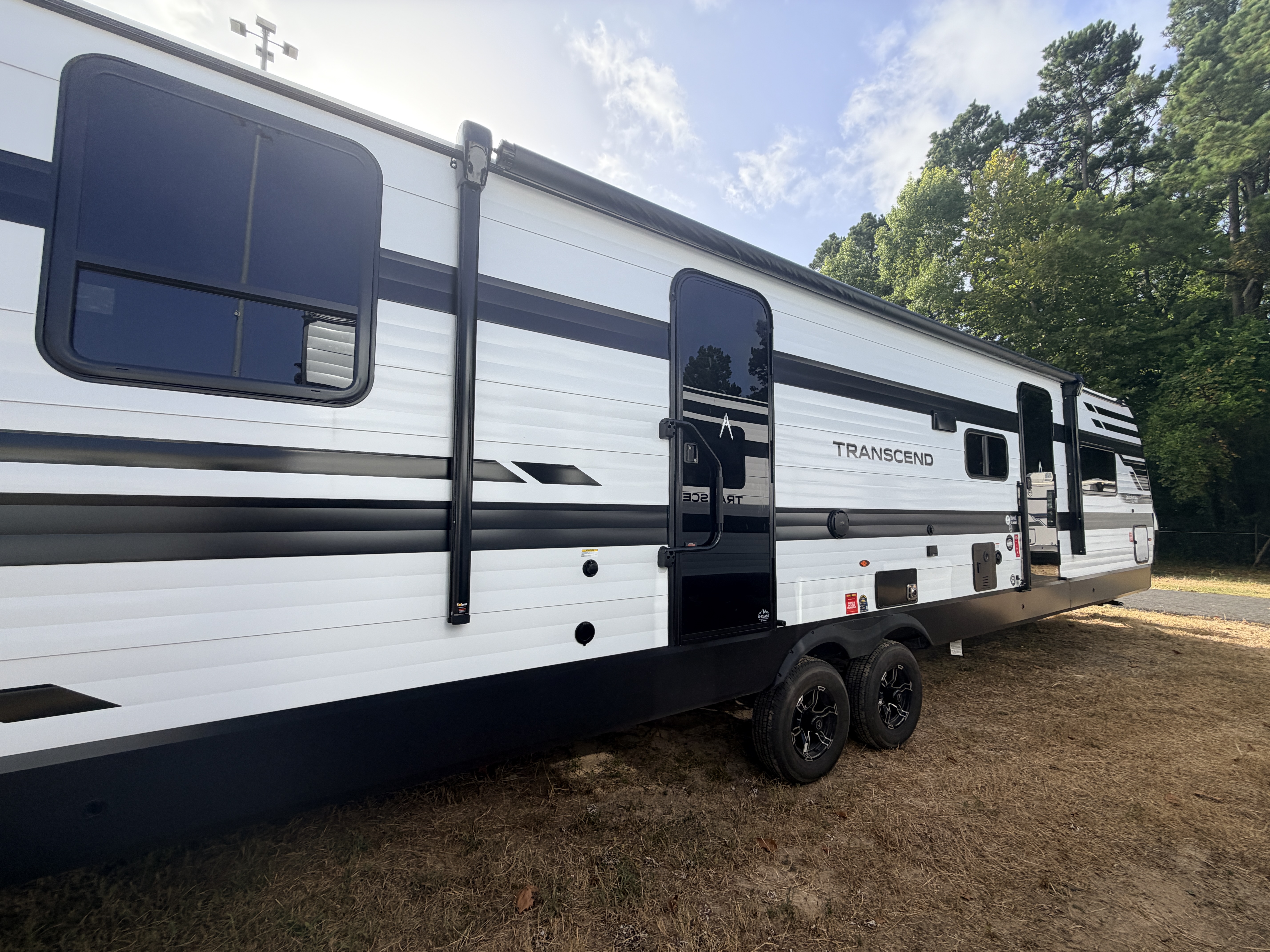2027 Grand Design TRANSCEND 345DQT - Image 7
