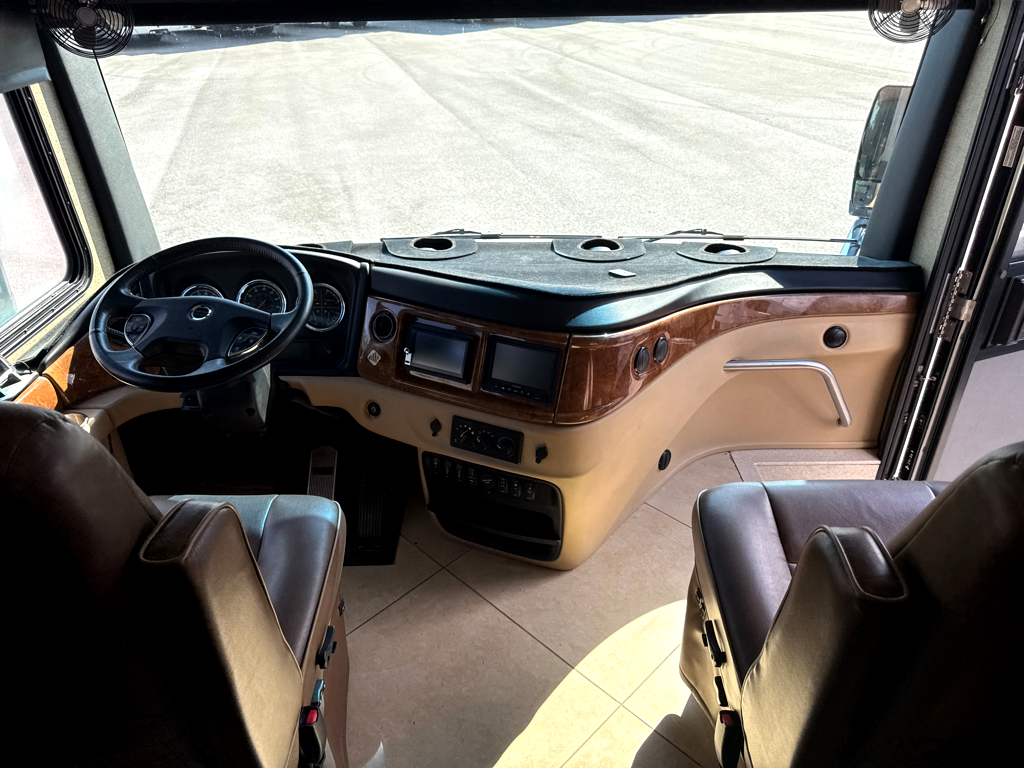 2014 Fleetwood DISCOVERY 40E - Image 8