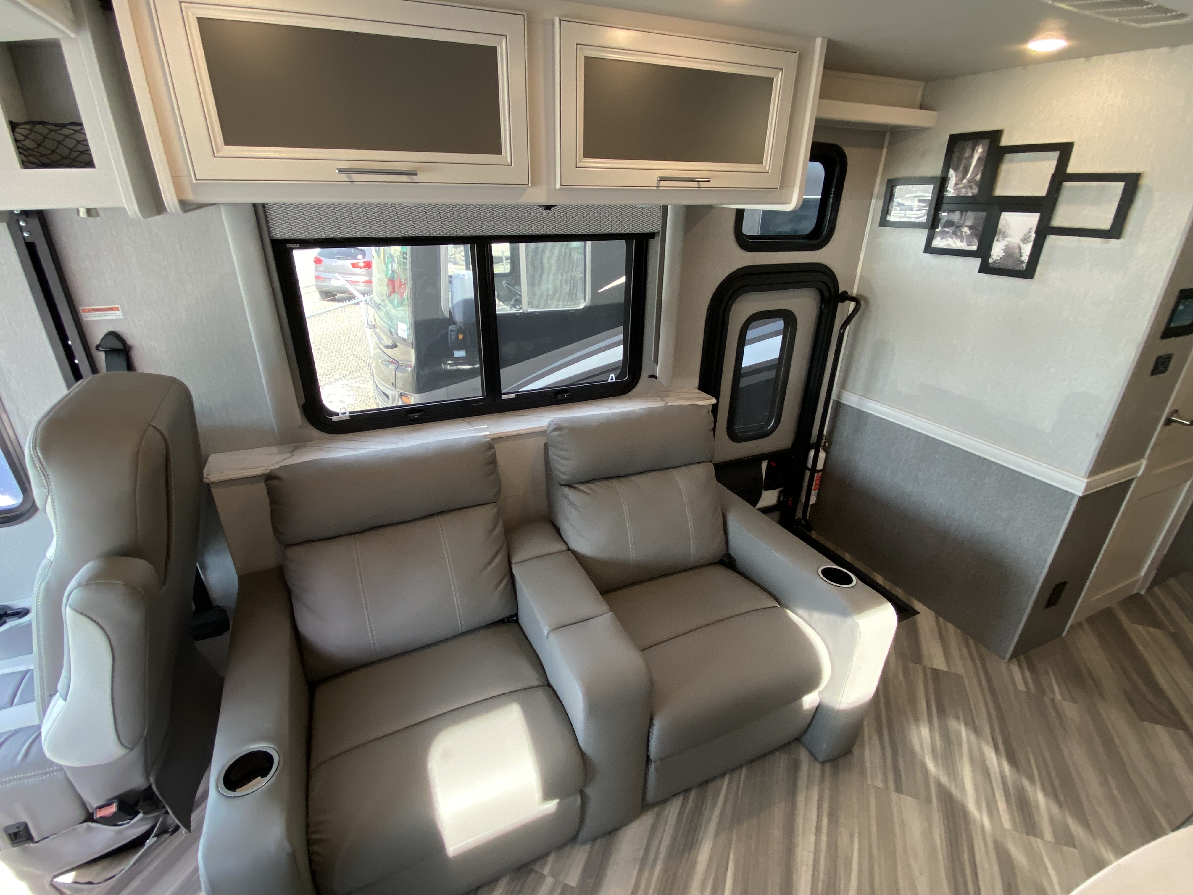 2023 Holiday Rambler Eclipse 32S - Image 9