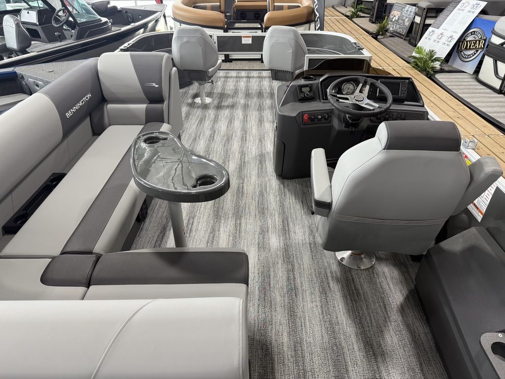 2026 Bennington 22SF TriToon Pontoon - Image 4