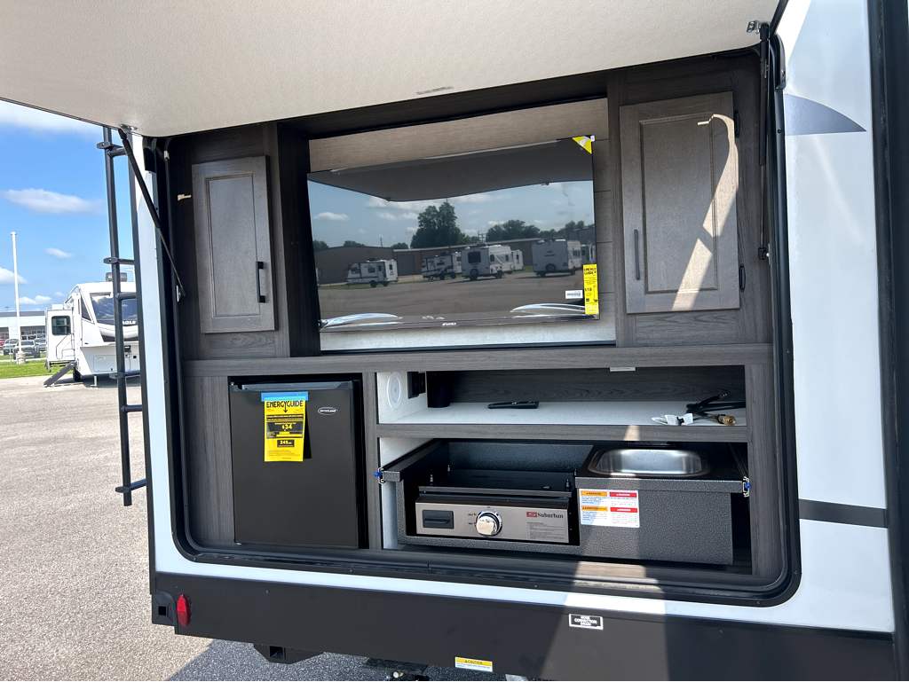 2026 VENTURE RV SPORTTREK 327VIK - Image 5
