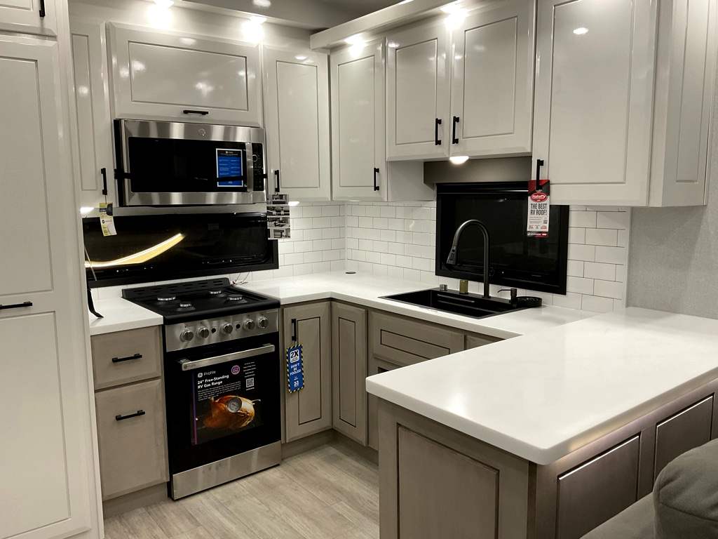 2026 JAYCO PINNACLE 38 FBRK - Image 8