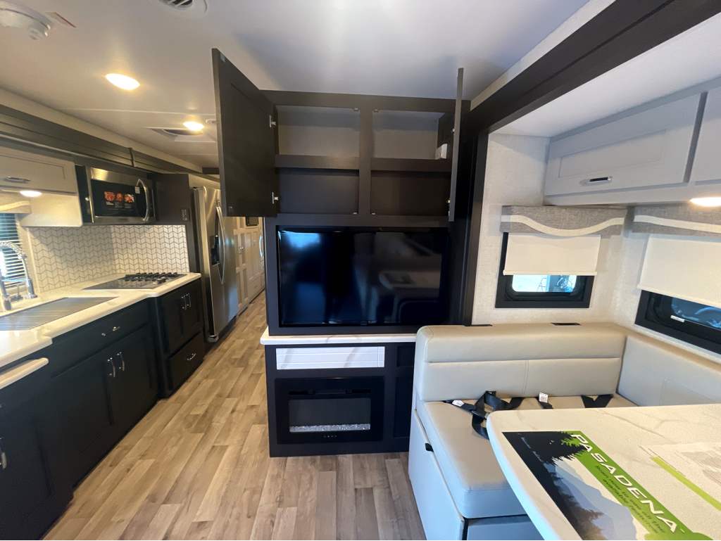 2026 THOR MOTOR COACH PASADENA 38FX - Image 29