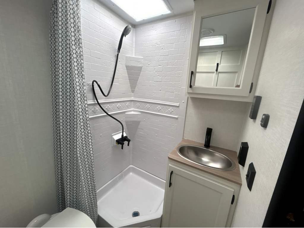 2026 VENTURE RV SPORTTREK STINGER 222VUD - Image 32
