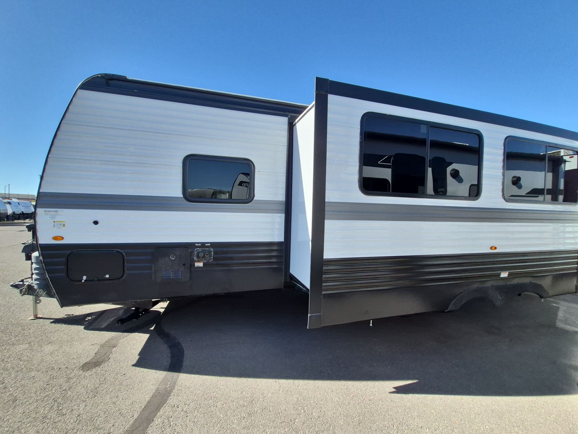 2025 Keystone Hideout Sport 269DB - Image 10
