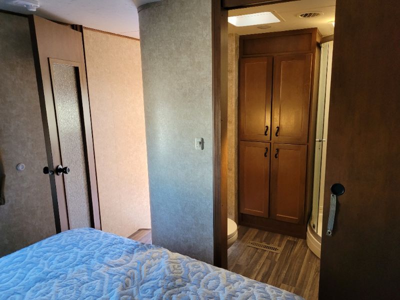 2016 Highland Ridge Light LF297RLS - Image 18