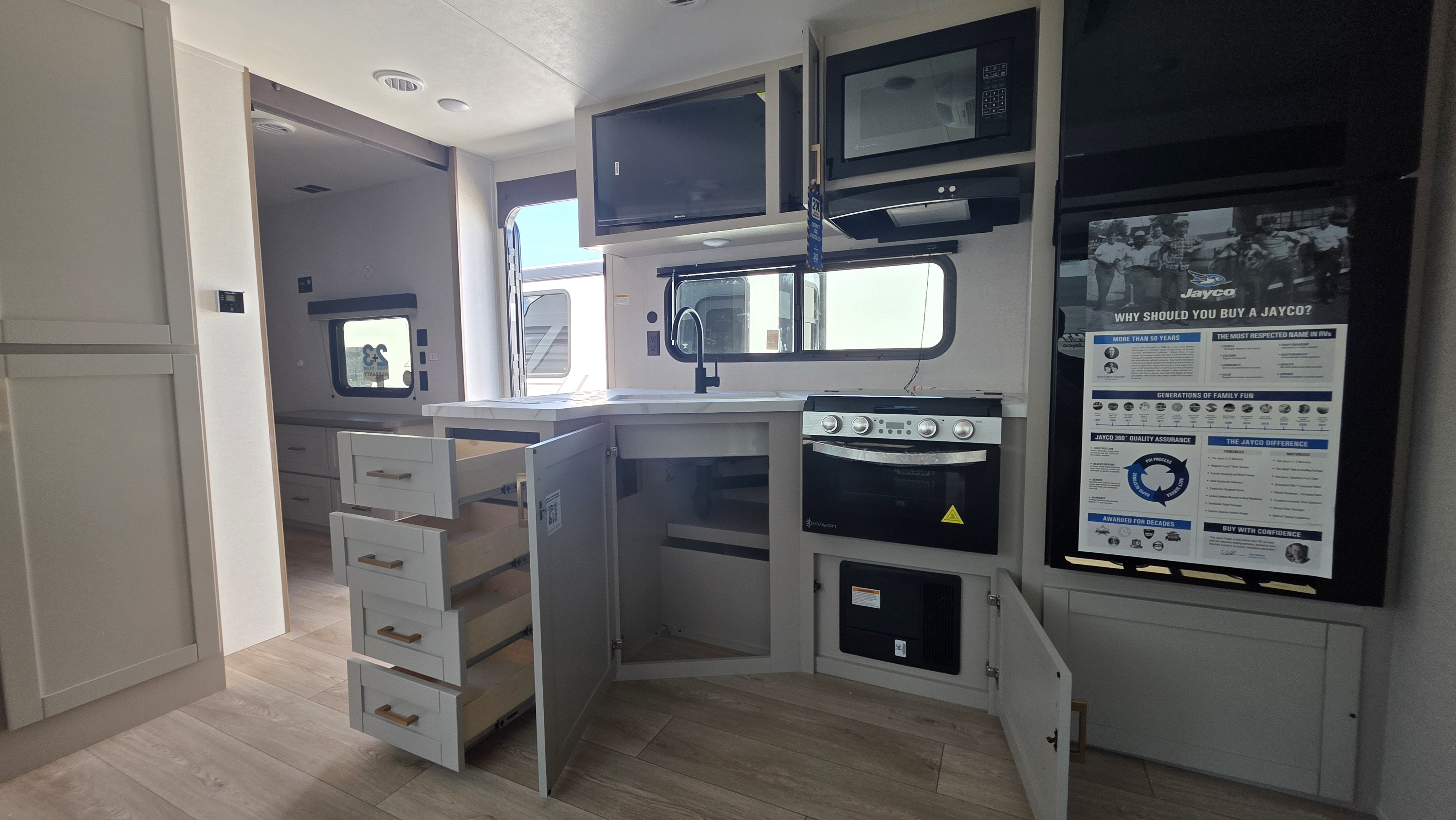 2027 JAYCO JAY FLIGHT 325BHT - Image 28