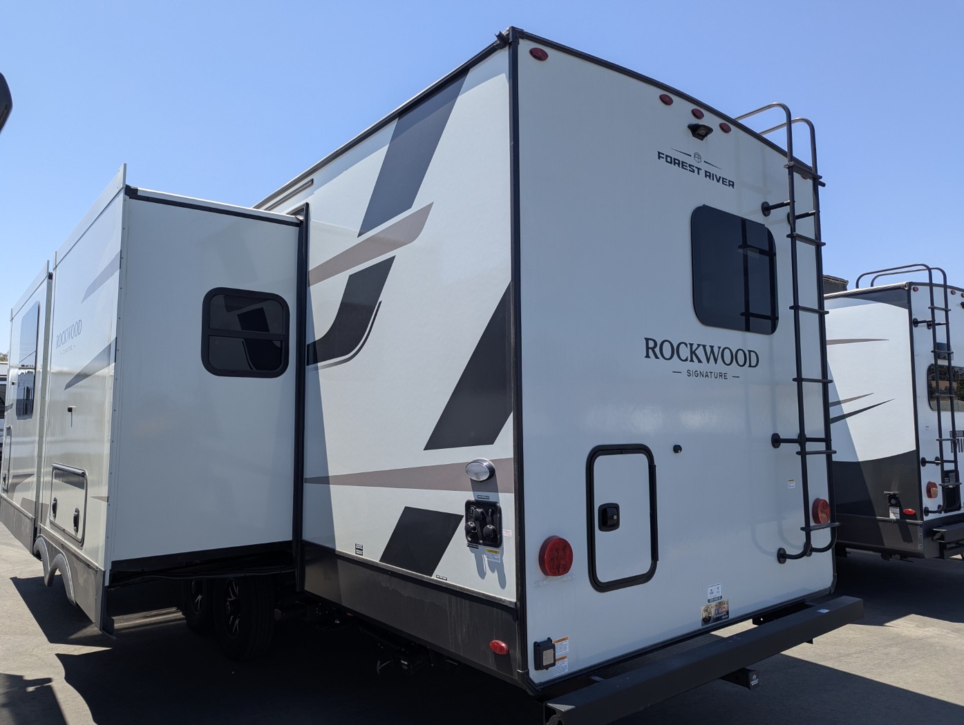 2026 Forest River Rockwood Signature 8263MBR - Image 4