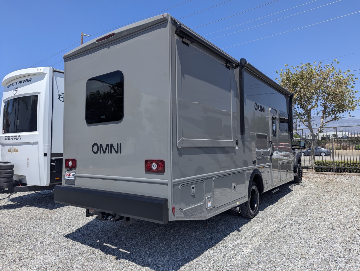 2027 Thor Motor Coach Omni X32 - Image 17