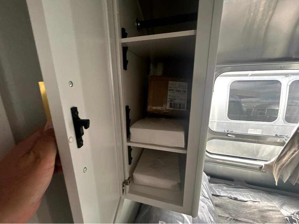 2027 AIRSTREAM CLASSIC 28RBT - Image 16