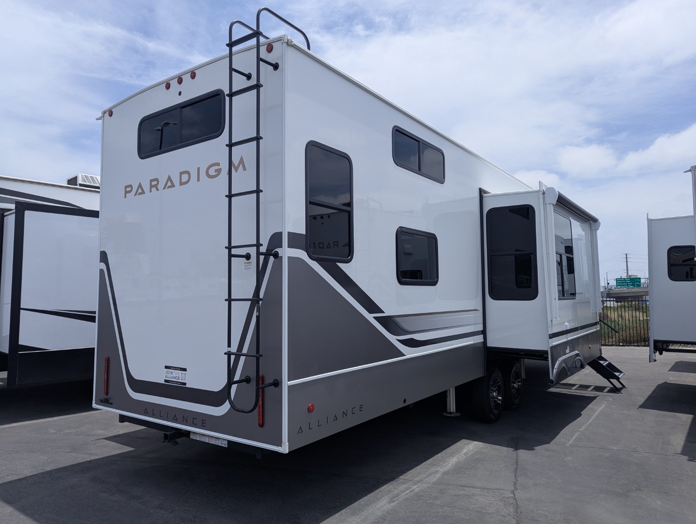 2026 Alliance RV Paradigm 395DS - Image 5