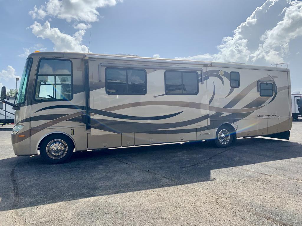 2005 MOUNTAIN AIRE 3778-WORKHORSE - Image 4