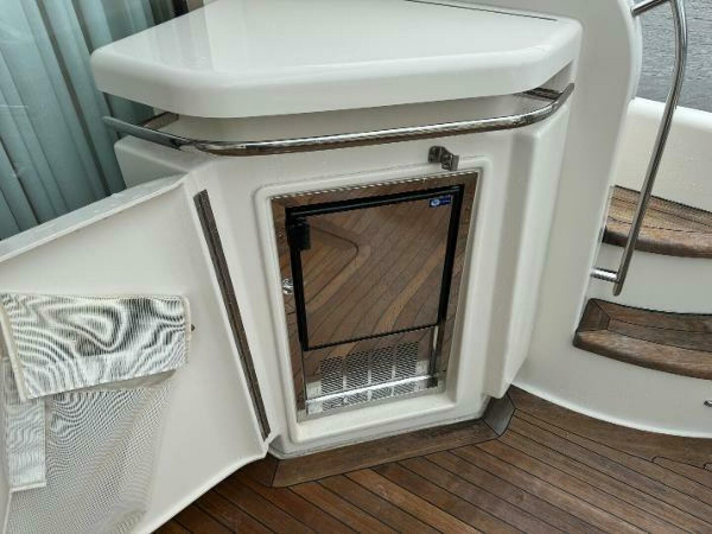 2010 Tiara Yachts 5800 Sovran - Image 15